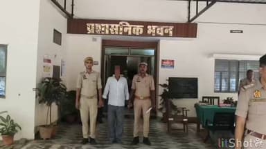 ◆साइबर थाना व ज्ञानपुर पुलिस को मिली बड़ी सफलता, पाक्सो व आईटी एक्ट के मुकदमों से संबंधित एक शातिर पुरुष और एक महिला अभियुक्त गिरफ्तार, दो आधार कार्ड व मोबाइल बरामद
◆फेसबुक और व्हाट्सएप पर लड़की के नाम से आईडी बनाकर, अपनी पहचान छुपाते हुए, चैट ग्रुप बनाकर अश्लील वीडियो व फोटो बेचने/जिस्मफरोशी के लिए पैसों के लेन-देन का करते थे अवैध धंधा
◆NCMEC (National Center for Missing & Exploited Children) एक गैर-लाभकारी (non-profit) संस्था है जो भारत सरकार के गृह मंत्रालय (Ministry of Home Affairs) से किसी के द्वारा अश्लील कंटेन्ट पोस्ट करने पर डाटा शेयरिंग का टाईअप है
@Uppolice
@adgzonevaranasi
@digmirzapur