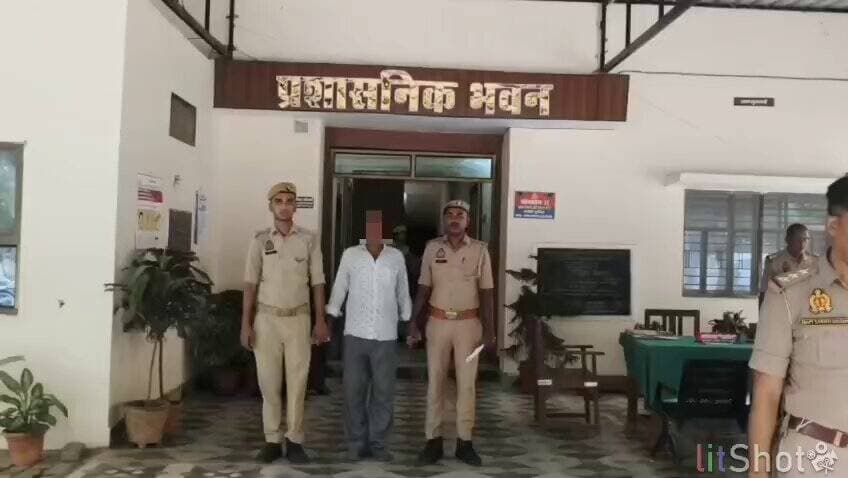 ◆साइबर थाना व ज्ञानपुर पुलिस को मिली बड़ी सफलता, पाक्सो व आईटी एक्ट के मुकदमों से संबंधित एक शातिर पुरुष और एक महिला अभियुक्त गिरफ्तार, दो आधार कार्ड व मोबाइल बरामद
◆फेसबुक और व्हाट्सएप पर लड़की के नाम से आईडी बनाकर, अपनी पहचान छुपाते हुए, चैट ग्रुप बनाकर अश्लील वीडियो व फोटो बेचने/जिस्मफरोशी के लिए पैसों के लेन-देन का करते थे अवैध धंधा
◆NCMEC (National Center for Missing & Exploited Children) एक गैर-लाभकारी (non-profit) संस्था है जो भारत सरकार के गृह मंत्रालय (Ministry of Home Affairs) से किसी के द्वारा अश्लील कंटेन्ट पोस्ट करने पर डाटा शेयरिंग का टाईअप है
@Uppolice
@adgzonevaranasi
@digmirzapur