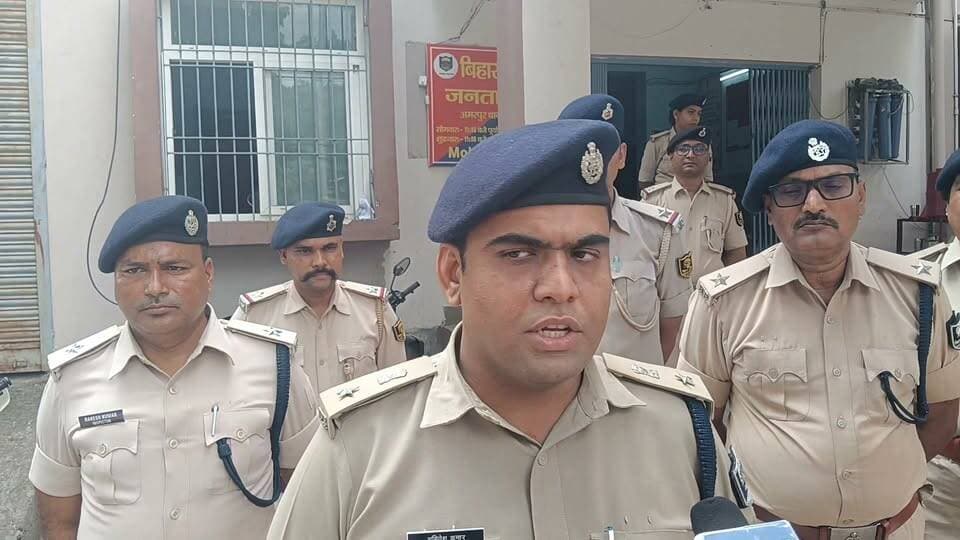 #अमरपुर_थाना का एसपी ने किया निरीक्षण, वर्षों से लंबित मामलों के त्वरित निष्पादन के दिए सख्त निर्देश।
#SPAmiteshKumar #AmarpurThana #BankaPolice #Amarpur #BankaNews #अवैध_शराब #अवैध_खनन #रोको_टोको_अभियान #मैं_हूं_बांका #MainHoonBanka