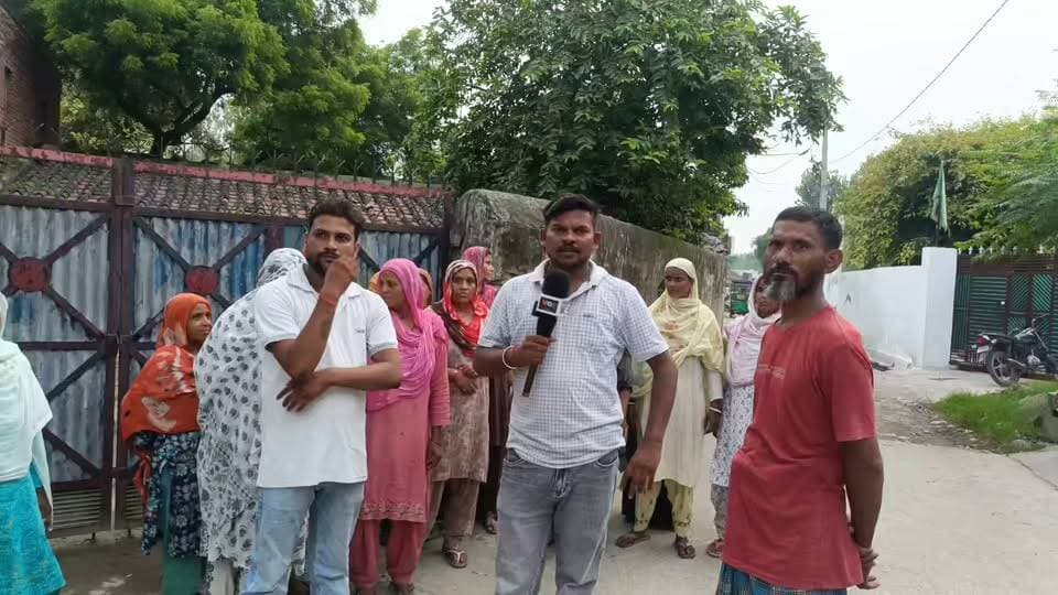 आज़ाद कलस्टर नामक संस्था जो रुद्रपुर ब्लॉक से संचालित होती है एक बार फिर सवालों के घेरे मे है महिला सचिव ने भ्रष्टाचार के गंभीर आरोप लगाए गए है गलत तरीके से पैसे निकालने और फर्जी हस्ताक्षर के भी आरोप है देखिये पूरी खबर....
#उत्तराखंड #Rudrapurblock #sourabhbahuguna #uttrakhand #usnagar #dmusnagar #sureshgangwar #sitarganj #narayanpal #kichha #sspusnagar #puskarsinghdhami
