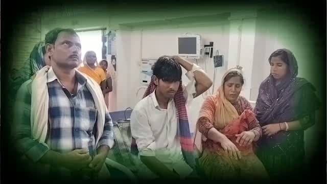 जमीन विवाद में दो पक्ष भिड़े, महिला समेत 5 घायल | अमरपुर दौना गांव की बड़ी खबर
अमरपुर थाना क्षेत्र के दौना गांव में जमीन विवाद को लेकर दो पक्षों के बीच जमकर मारपीट हुई। इस घटना में महिला समेत पांच लोग घायल हो गए। घायलों का इलाज अमरपुर रेफरल अस्पताल में कराया गया, जहां दो की गंभीर स्थिति को देखते हुए उन्हें मायागंज अस्पताल, भागलपुर रेफर किया गया। दोनों पक्षों ने एक-दूसरे पर मारपीट का आरोप लगाया है और अमरपुर थाना में लिखित आवेदन देने की बात कही है। पुलिस मामले की जांच में जुट गई है।
Banka Update पर देखें बांका जिले की हर बड़ी और ताजा खबर।
#Amarpur #Banka #BankaNews #AmarpurNews #LandDispute GroundReport BreakingNews BiharNews CrimeNews BankaUpdate ViralNews HindiNews AmarpurThana VillageNews LatestNews
Amarpur News, Banka News, Banka Update, Amarpur Today News, Land Dispute, Amarpur Land Dispute, Banka Crime News, Bihar News, Douna Village News, Amarpur Thana News, Breaking News Banka, Hindi News, Mayaganj Hospital, Village Fight, Banka Latest News