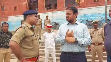 जिलाधिकारी गाजीपुर एवं पुलिस अधीक्षक गाजीपुर द्वारा आगामी #सावन माह के दृष्टिगत #कावरियों द्वारा ददरी घाट से जल भरकर महाहर धाम जाने वाले रूट का स्थलीय निरीक्षण किया गया तथा घाट की सुरक्षा व्यवस्था का जायजा लिया। सावन माह को सकुशल एवं शांतिपूर्ण ढंग से सम्पन्न कराने के लिए संबंधित को निर्देशित किया