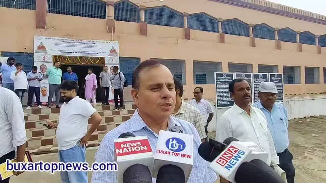 2047 का भारत कैसा होगा? जवाब मिला बक्सर से!
बक्सर के महार्षि विश्वामित्र महाविद्यालय में आयोजित राष्ट्रीय संगोष्ठी में देशभर के शिक्षाविदों ने एक राष्ट्र, एक चुनाव, डिजिटल लोकतंत्र और निर्वाचन सुधार जैसे बड़े मुद्दों पर मंथन किया. विशेषज्ञों का मानना है कि पारदर्शी और तकनीक आधारित चुनाव व्यवस्था ही विकसित भारत की मजबूत नींव बनेगी.
💬 क्या आप "एक राष्ट्र, एक चुनाव" का समर्थन करते हैं? अपनी राय कमेंट में जरूर बताइए.
📲 ऐसी ही बड़ी और भरोसेमंद खबरों के लिए @BuxarTopNews को फॉलो करें.
#BuxarTopNews #Buxar #Bihar #BiharNews #Election #ElectionReforms #OneNationOneElection #DigitalDemocracy #ViksitBharat2047 #ICSSR #Seminar #PoliticalScience #Democracy #CollegeNews #Education #Students #Research #India #Trending #ReelsIndia #InstaNews #NewsUpdate #ViralReels #ExplorePage #BuxarNews