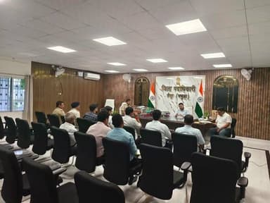समाहरणालय, कैमूर*
=================
जिला जनसम्पर्क कार्यालय*
==================
प्रेस विज्ञप्ति*
दिनांक 18.07.2026*
==================
कैमूर (भभुआ) में जिला पदाधिकारी और पुलिस अधीक्षक की अध्यक्षता में NCORD की बैठक; मादक पदार्थों की जब्ती बढ़ाने और जन-जागरूकता पर जोर
दिनांक 18-07-2026 को जिला पदाधिकारी महोदय एवं पुलिस अधीक्षक, कैमूर (भभुआ) के अध्यक्षता में NCORD का बैठक आयोजित की गयी।
बैठक में अधीक्षक महानिषेध, कैमूर (भभुआ) एवं संबधित पदाधिकारी भी उपस्थित थे।
जिला पदाधिकारी महोदय द्वारा NDPS Act में जब्ती को बढ़ाने हेतु निर्देशित किया गया। सूखे नझे के बारे में जनजागरुकता बढ़ाने हेतु प्रचार-प्रसार के लिए निर्देशित किया गया।
Information & Public Relations Department, Government of Bihar