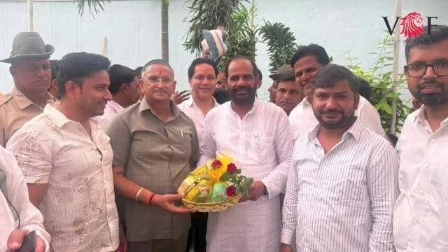 पुलिस को मिल नहीं रहे और पूर्व सांसद को हैप्पी बर्थडे बोल रहे है, गवाहों को धमकाने वाले आरोपी...
#police
#criminal
#Crime
#blackmail
#Crime
#happybirthday
#faridabad
#voiceoffaridabad
#Voiceoffreedom