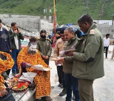 केदारनाथ धाम में ‘ऑपरेशन कालनेमि’, 15 साधुओं पर चालानी कार्रवाई...see more