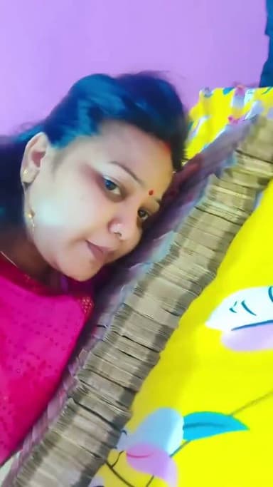 ई केकर मेहरारू है जी , रील के चक्कर में सब पोल पट्टी ही खोल दे रही है 🤔
#Bharatcrimelivenews
#viral #navvani