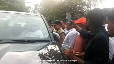 #गाजीपुर में पूर्व सांसद अतुल राय के काफिले पर पुलिस का शिकंजा, एक घंटे चली सघन तलाशी
#अतुल राय के काफिले को पुलिस ने घेरा, छह गाड़ियों की घंटों चली जांच MP Atul Rai Offical #GhazipurNews #bharatnews61
