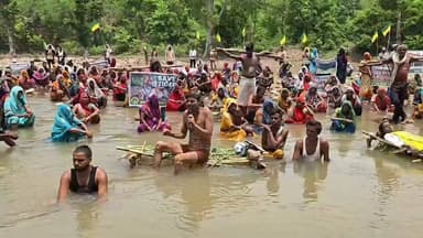 अमित भटनागर
"मैं भले मर जाऊँगा, पर एक संदेश छोड़ जाऊँगा…"
अमरण अनशन के दौरान मेरे ये शब्द सिर्फ मेरी आवाज़ नहीं, बल्कि हर उस इंसान की आवाज़ हैं जो अन्याय, शोषण और अत्याचार के खिलाफ खड़ा है।
आज भी इस देश में भगत सिंह पैदा होना बंद नहीं हुआ है।
जब-जब सत्ता अन्याय करेगी, तब-तब इस मिट्टी से संघर्ष की नई आवाज़ उठेगी।
मेरा जीवन समाप्त हो सकता है, लेकिन अन्याय के खिलाफ लड़ने का संकल्प नहीं।
यह देश झुकना नहीं, संघर्ष करना जानता है।
अगर आपको लगता है कि सच की इस लड़ाई में आपकी भी जिम्मेदारी है, तो इस संदेश को अधिक से अधिक लोगों तक पहुँचाइए।
"ज़िंदगी से बड़ी होती है विचारों की विरासत।"
✊ इंकलाब ज़िंदाबाद
🇮🇳 सत्यमेव जयते
#AmaranAnshan #InquilabZindabad #BhagatSingh #Justice #SaveTribal #SaveForest #AdivasiRights #SpeakForJustice #India #ViralVideo #जनआंदोलन #संघर्ष #न्याय #आदिवासीअधिकार #पर्यावरण