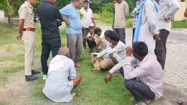छबड़ा में विवाहिता ने किया सुसाइड, घर पर ही फांसी लगा फंदे पर झूली विवाहिता, गोपाल पाड़ा निवासी रीना मीणा नामक है मृतका, पुलिस ने मृतका का शव रखवाया मोर्चरी में, बीती रात शिकायत लेकर छबड़ा थाने में भी मृतका के जाने की आ रही है बात सामने,पुलिस ने की मामले की जांच शुरू।।
#baransp #BaranPolice #chhabra #chhabrapolice #sucide #BreakingNews #Treandingnews #vairalpost