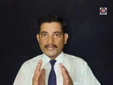 33 करोड़ की लागत से बदला फतेहपुर रेलवे स्टेशन का स्वरूप, प्रधानमंत्री मोदी ने किया उद्घाटन*$
फतेहपुर जिले के लिए गर्व का क्षण। अमृत भारत स्टेशन योजना के अंतर्गत करीब 33.10 करोड़ रुपये की लागत से पुनर्विकसित फतेहपुर रेलवे स्टेशन का प्रधानमंत्री नरेंद्र मोदी ने वर्चुअल माध्यम से उद्घाटन किया।
पुनर्विकास के बाद स्टेशन का स्वरूप पूरी तरह बदल गया है। प्लेटफॉर्म की संख्या 3 से बढ़ाकर 4 कर दी गई है। साथ ही दक्षिण दिशा में नया प्रवेश द्वार बनने से यात्रियों को बड़ी सुविधा मिलेगी। आधुनिक प्रतीक्षालय, बेहतर प्रकाश व्यवस्था, साफ-सफाई और सुगम आवागमन जैसी सुविधाओं से लैस यह स्टेशन अब यात्रियों को बेहतर यात्रा अनुभव प्रदान करेगा।
देखिए फतेहपुर रेलवे स्टेशन की नई और भव्य तस्वीर पुष्प राज सिंह की इस विशेष रिपोर्ट में।
#Fatehpur #AmritBharatStation #IndianRailways #NarendraModi #JanUpkarNews