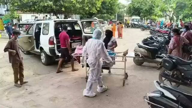 देश में फिर बढ़ने लगा कोविड का खतरा!
बिहार के भागलपुर में कोरोना का एक नया मरीज मिलने के बाद स्वास्थ्य विभाग अलर्ट मोड में आ गया है। क्या फिर बढ़ेगा संक्रमण का खतरा?#Covid #Bihar #bhagalpur #HealthAlert #CoronaUpdate #BreakingNews