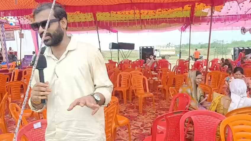 बड़ा बयान!
पत्रकार सोनू महाराज के कैमरे पर महिला ने शराब ठेकों और अवैध शराब बिक्री पर गंभीर सवाल उठाए।
उनका कहना है कि इससे घर उजड़ रहे हैं, युवा पीढ़ी प्रभावित हो रही है और महिलाओं का निकलना मुश्किल हो रहा है।
वीडियो आखिर तक देखें और जानिए महिला किस गांव की रहने वाली हैं।
कमेंट में बताइए—क्या आप उनकी बातों से सहमत हैं?
#ब्रेकिंग_न्यूज़ #कालपी #जालौन #चमारी #सोनू_महाराज #महिला_की_आवाज #शराब_ठेका #अवैध_शराब #शराब_मुक्त_समाज #युवा_पीढ़ी #महिला_सुरक्षा #उत्तर_प्रदेश #लोकल_न्यूज
#BreakingNews #UPNews #Jalaun #Kalpi #Viral #Trending #NewsUpdate #Bundelkhand