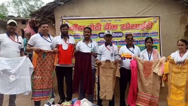 350 जरूरतमंद ग्रामीणों तक पहुँची राहत: बाँदा रोटी बैंक ने कपड़े, किताबें और आवश्यक सामग्री का किया वितरण
बाँदा, 19 जुलाई 2026। बाँदा रोटी बैंक सोसाइटी ने रविवार को जनपद बाँदा के ग्राम करछा (थाना मटौंध, ब्लॉक बड़ोखर) में एक वृहद सेवा एवं जनकल्याण कार्यक्रम आयोजित कर लगभग 350 जरूरतमंद ग्रामीणों को कपड़े, किताबें, स्कूल बैग, पर्स, जूते-चप्पल तथा अन्य आवश्यक सामग्री वितरित की।
यह कार्यक्रम सोसाइटी के संरक्षक शेख सादी जमा एवं सह संरक्षक चन्द्रमौली भारद्वाज के संरक्षण में आयोजित किया गया। कार्यक्रम की अध्यक्षता मीडिया प्रभारी अब्दुल मुजीब ने की, जबकि संचालन एवं नेतृत्व नसीर खान ने किया। आयोजन में ग्राम प्रधान राजकरन वर्मा के निर्देशन तथा समाजसेवी पुष्पेन्द्र पाल के सहयोग की महत्वपूर्ण भूमिका रही।
इस दौरान बाँदा शहर के नागरिकों द्वारा दान की गई सामग्री जरूरतमंद ग्रामीणों तक पहुँचाई गई। कार्यक्रम में सोसाइटी के उपाध्यक्ष मोइनुद्दीन फ़ारूक़ी ने ग्रामीणों को वृक्षारोपण, स्वच्छता, स्वास्थ्य, यातायात नियमों और कानूनी अधिकारों के प्रति जागरूक करते हुए सामाजिक जिम्मेदारियों का संदेश भी दिया।
सोसाइटी के अध्यक्ष रिज़वान अली ने सभी दानदाताओं, सहयोगियों एवं ग्रामीणों का आभार व्यक्त करते हुए कहा कि संस्था भविष्य में भी इसी तरह समाज के जरूरतमंद लोगों की सेवा के लिए निरंतर कार्य करती रहेगी।
कार्यक्रम के समापन पर लाभार्थी ग्रामीणों ने संस्था के पदाधिकारियों और सहयोगियों का धन्यवाद ज्ञापित करते हुए उनके सामाजिक प्रयासों की सराहना की और शुभकामनाएँ दीं।
इस अवसर पर अध्यक्ष रिज़वान अली, उपाध्यक्ष मोहम्मद सलीम, उपाध्यक्ष मोइनुद्दीन फ़ारूक़ी, कार्यालय प्रभारी मोहम्मद शमीम, महिला उपाध्यक्ष तरन्नुम फ़ातिमा, मीडिया प्रभारी अब्दुल मुजीब, उप शाखा प्रमुख छिप्तहरी अलीमुद्दीन, सदस्य नसीर खान, शहाना खान सहित संस्था के अनेक पदाधिकारी, सदस्य एवं समाजसेवी उपस्थित रहे।
#BandaRotiBank #BandaNews #SocialService #Banda #HelpingHands