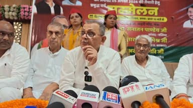 'राम मंदिर में मिले चांदी के पैसे से बिहार और बंगाल का चुनाव लड़ा गया'— सनातन पांडे का दावा | खबरें अभी तक #खबरेंअभीतक #KhabareAbhiTak #SanatanPandey #RamMandir #Ayodhya