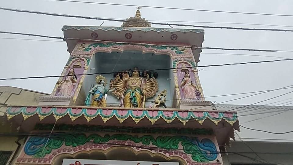 यमुनानगर सनातन धर्म मंदिर सभा पर लगे आरोपों पर मंदिर सभा प्रधान विजय मेहता व कार्यकारिणी सदस्यों का स्पष्ट बयान,सभी आरोप बेबुनियाद, कोर्ट में देंगे जवाब। मंदिर प्रबंधन के विरुद्ध बेबुनियाद व अपमानजक टिप्पणियां पर भेजेंगे लीगल नोटिस।
#Yamunanagar #ModelTown #SanatanDharamMandir #TempleCommittee #PressConference #LegalNotice #CourtCase #HaryanaNews #BreakingNews #LocalNews #Justice #ReligiousInstitution #NewsUpdate #IndiaNews