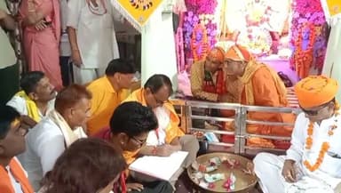 #राजगढ़ श्री जगन्नाथ मंदिर में ठिकाना गंगाबाग के महंत प्रकाश दास महाराज ने भगवान जगन्नाथ जी को बारातियों संग स्नेह भोज पर आने का दिया निमंत्रण