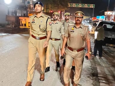 #SP_SBR के निर्देशन में शांति एवं कानून व्यवस्था बनाए रखने के दृष्टिगत #CO_पिपरी द्वारा अपने सर्किल अन्तर्गत पर्याप्त पुलिस बल के साथ पैदल गश्त एवं वाहनों की चेकिंग कर सुरक्षा व्यवस्था का जायजा लिया गया।
@Uppolice
@digmirzapur
@adgzonevaranasi https://t.co/WhW5lYmm4w