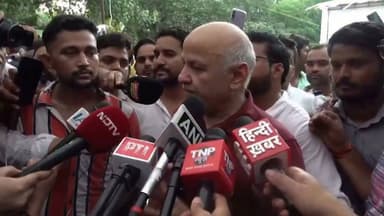 20 जुलाई को शिक्षा क्रांति के समर्थन में जंतर-मंतर पर मार्च, मनीष सिसोदिया ने लोगों से जुड़ने की अपील
दिल्ली के जंतर-मंतर पर 20 जुलाई को प्रस्तावित शिक्षा क्रांति के समर्थन में होने वाले प्रोटेस्ट मार्च को लेकर आम आदमी पार्टी के वरिष्ठ नेता मनीष सिसोदिया ने लोगों से शामिल होने की अपील की है। उन्होंने कहा कि यह मार्च किसी एक व्यक्ति या संगठन के समर्थन में नहीं, बल्कि देश के बच्चों के बेहतर भविष्य और शिक्षा व्यवस्था में सुधार के लिए है। उन्होंने लोगों से अपील करते हुए कहा कि यदि आप अपने बच्चों और देश का उज्ज्वल भविष्य चाहते हैं, तो 20 जुलाई को इस अभियान की आवाज़ बनें।
#ManishSisodia #EducationRevolution #JantarMantar #Delhi #Education #AAP #ProtestMarch #EducationForAll #India #NCRExpressNews