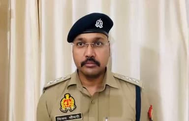 थाना रामपुर क्षेत्र में दो पक्षों के मध्य मारपीट की घटना में घायल मोनू उर्फ दिनेश तिवारी की उपचार के दौरान मृत्यु हो गई।प्राप्त तहरीर के आधार पर थाना रामपुर पर अभियोग पंजीकृत कर नामजद तीनों अभियुक्तों को गिरफ्तार कर लिया गया है।घटना के सम्बन्ध में #CO मड़ियाहूँ विजय चौधरी की बाइट https://t.co/jNOfldqMNG