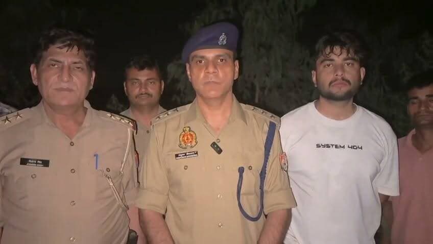 थाना इस्लामनगर पुलिस ने डकैती के मामले में वांछित 25 हजार रुपये के इनामी आरोपी को पुलिस मुठभेड़ के बाद गिरफ्तार किया। पुलिस के अनुसार आरोपी के कब्जे से तमंचा, कारतूस, घटना से संबंधित ₹11,220 नकद और वारदात में प्रयुक्त मोटरसाइकिल बरामद की गई। मुठभेड़ के दौरान एक पुलिसकर्मी और आरोपी दोनों घायल हुए, जिन्हें उपचार के लिए अस्पताल भेजा गया।
सीओ बिसौली अंशुमन श्रीवास्तव ने क्या बताया..
#जनमहिमान्यूज़ #Badaun #BadayunPolice #Islamnagar #PoliceEncounter #Encounter #डकैती #LootCase #CrimeNews #BreakingNews #UPPolice #UPNews #WantedCriminal #Operation #HindiNews #AkhileshKumarMishra #janmahimanews
