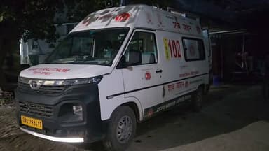 इस वक़्त की एक बड़ी खबर सामने आ रही है. जहां पारिवारिक कलह के चलते एक ही घर के 4 सदस्यों ने उठाया खौफनाक क़दम जिससे ससुर,बहू और एक बेटे की मौत हो गई जबकि एक पुत्र चिंताजनक हालात इलाजरत हैं. घटना चंडी थाना क्षेत्र विशुनपुर गांव की है. मृतकों की पहचान 62 वर्षीय दिलेन्द्र तांती 30 वर्षीय बहु गौरी देवी और 35 वर्षीय रंजीत कुमार के तौर पर किया गया है #trendingreels #fecbookpost #fecbookreelsdipanjalikumari