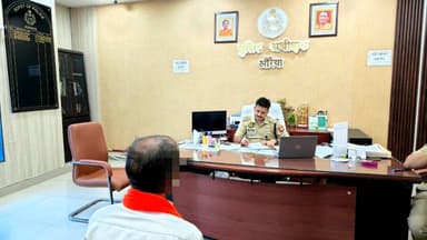 पुलिस अधीक्षक औरैया द्वारा पुलिस कार्यालय में #जनसुनवाई की गयी एवं समस्याओं के समयबद्ध व गुणवत्तापूर्ण निस्तारण हेतु वीडियो कांन्फ्रेंस के माध्यम से जुडे जनपद के समस्त थाना प्रभारियों को आवश्यक निर्देश दिये गये। इस दौरान क्षेत्राधिकारी बिधूना भी मौजूद रहे ।
#UPPolice https://t.co/AdWbwbrtUN