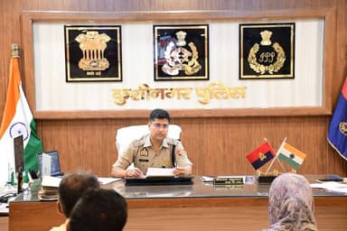 पुलिस अधीक्षक कुशीनगर श्री केशव कुमार द्वारा पुलिस कार्यालय में आये आवेदकों की समस्याओ को विस्तारपूर्वक सुनकर न्याय का भरोसा दिलाते हुये उनकी समस्याओं का न्यायोचित निस्तारण करने हेतु सम्बन्धित को निर्देश दिये जा रहे है।
#UPPolice https://t.co/MEUIbUihq5