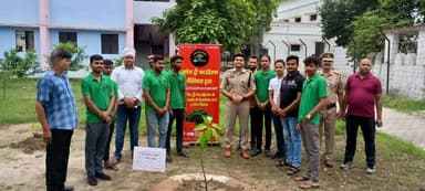 🌱 *पर्यावरण संरक्षण की दिशा में एक और सराहनीय प्रयास "एक पेड़ माँ के नाम"* 🌱
अपर पुलिस अधीक्षक श्री शुभम अग्रवाल एवं गणेश दुबे ट्री फाउंडेशन द्वारा पुलिस लाइन, ज्ञानपुर में वृक्षारोपण कार्यक्रम का आयोजन किया गया।
प्रकृति संरक्षण और बेहतर पर्यावरण के लिए यह पहल एक प्रेरणादायक संदेश है। आइए, हम सब मिलकर धरती को हरा-भरा बनाएं। 🌳✨
@Uppolice
@adgzonevaranasi
@digmirzapur