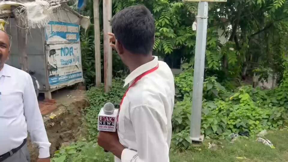 बिजली व्यवस्था पस्त, अधिकारी मस्त! पावर हाउस के ठीक सामने गिरने की कगार पर खतरनाक खंभा, कभी भी हो सकता है बड़ा हादसा
#BijliVibhag #ElectricityDepartment #PublicSafety
#Fariyadali #fariyadalireport #jantalivetv #LocalNews #AdministrationFailure #NewsUpdate