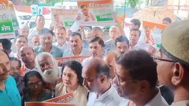 कानपुर ब्रेकिंग
कानपुर के कांग्रेस के जिलाध्यक्ष संदीप शुक्ला ने जिलाधिकारी के माध्यम से राष्ट्रपति को सौंपा ज्ञापन ।
#congress #public #political #newsmpd