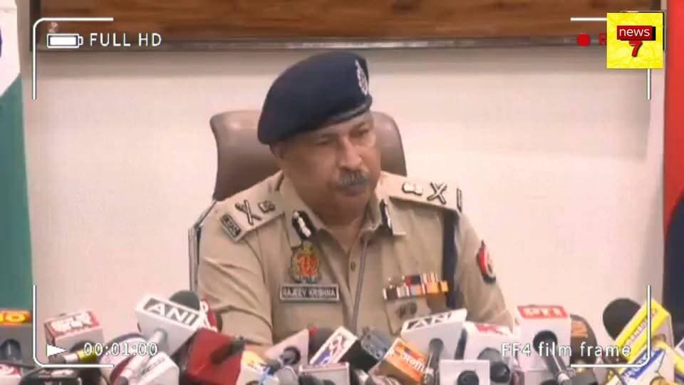 पुलिस और पत्रकारों के रिश्तों पर DGP यूपी राजीव कृष्ण का बड़ा बयान, बोले—दोनों के बीच समन्वय बेहद जरूरी
#DGPUP #RajeevKrishna #UPPolice #PoliceAndMedia #Journalism #पत्रकार #उत्तरप्रदेशपुलिस #मीडियाऔरपुलिस #BreakingNews #UPNews #NewsUpdate #पत्रकारिता