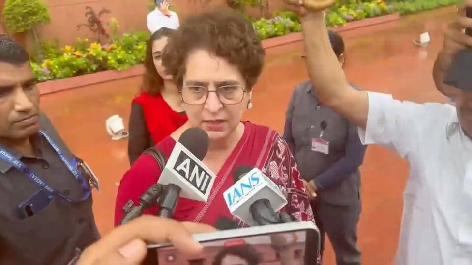 प्रियंका गांधी: "बच्चों पर लाठी नहीं, उनसे संवाद होना चाहिए।
#CJPProtest #ChaloSansad
#DharmendraPradhanResign
#StudentProtest #JusticeForStudents #NEETScam #ExamLeaks
#JantarMantarProtest
#SaveIndianEducation
#YouthForJustice