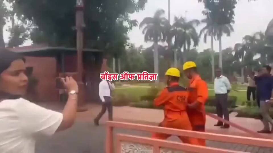 दमन की बजाय संवाद का रास्ता चुने सरकार।
#संसद_मार्च
#CJPProtest #ChaloSansad
#DharmendraPradhanResign
#StudentProtest #JusticeForStudents #NEETScam #ExamLeaks
#JantarMantarProtest
#SaveIndianEducation
#YouthForJustice
