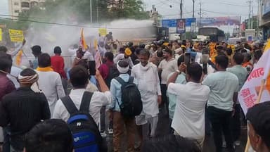 भोपाल में विधानसभा घेराव कार्यक्रम के दौरान पुलिस प्रशासन ने किया वॉटर कैनन का प्रयोग।
#ओबीसी_महासभा
