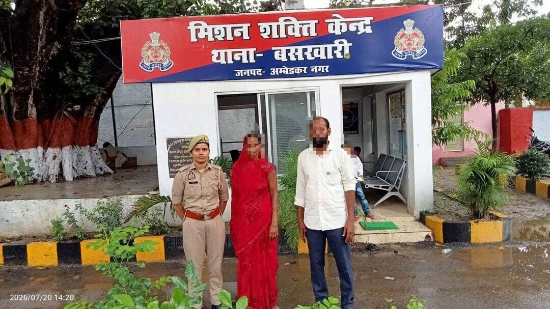 मिशन शक्ति अभियान के अंतर्गत पारिवारिक विवादों में प्रभावी मध्यस्थता कर 01 दंपति को कराया गया सुलह-समझौता, राजी-खुशी की गई विदाई।
@prachiIPS
<nis:link nis:type=tag nis:id=uppolice nis:value=UPPolice nis:enabled=true nis:link/>
<nis:link nis:type=tag nis:id=ambedkarnagarpolice nis:value=ambedkarnagarpolice nis:enabled=true nis:link/> https://t.co/d3OtWEz6Tz