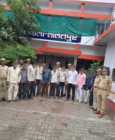 #SPLalitpur @IPS श्री संजीव कुमार बाजपेई के निर्देशन में वारण्टी अभियुक्तों की गिरफ्तारी हेतु चलाए जा रहे अभियान के क्रम में जनपद ललितपुर के समस्त थानों द्वारा अभियान चलाकर कुल 57 नफर वारण्टी अभियुक्तों को नियमानुसार गिरफ्तार कर विधिक कार्यवाही की गयी । https://t.co/WgLLEF4V7j