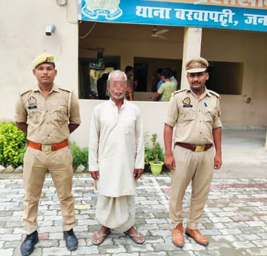 जनपद कुशीनगर में वांछित अभियुक्तों/वारण्टियों की गिरफ्तारी हेतु चलाये जा रहे अभियान के क्रम में थाना पटहेरवा पुलिस द्वारा 01 वारण्टी, थाना बरवापट्टी पुलिस द्वारा 01 वारण्टी व थाना रविन्द्रनगर धूस पुलिस द्वारा 01 नफर वारण्टी को गिरफ्तार कर नियमानुसार आवश्यक विधिक कार्यवाही की गयी। https://t.co/enxIRgCngs