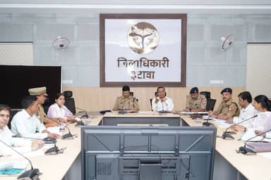 #Etawahpolice
⏭️जिलाधिकारी इटावा एवं SSP इटावा @BrijeshS_211 की संयुक्त अध्यक्षता में 'जिला सड़क सुरक्षा समिति' की बैठक सम्पन्न, सड़क दुर्घटनाओं की रोकथाम एवं सुरक्षित यातायात व्यवस्था हेतु सम्बन्धित अधिकारियों को दिये गये आवश्यक दिशा-निर्देश। https://t.co/agYRAzeYeH