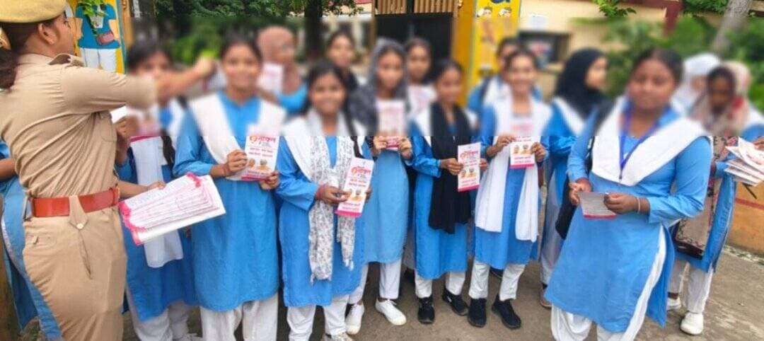 <nis:link nis:type=tag nis:id=नारी_सुरक्षा_सम्मान_स्वावलंबन nis:value=नारी_सुरक्षा_सम्मान_स्वावलंबन nis:enabled=true nis:link/> के लिए प्रारम्भ किए गए <nis:link nis:type=tag nis:id=missionshakti5 nis:value=MissionShakti5 nis:enabled=true nis:link/> अभियान के दृष्टिगत थानों की मिशन शक्ति/ एंटी रोमियो टीम द्वारा बालिकाओं/ महिलाओं को महिला कानून/आत्मरक्षा संबंधित उपाय/हेल्पलाइन नं.आदि के विषय में जानकारी दी गयी। <nis:link nis:type=tag nis:id=missionshaktiupp nis:value=MissionShaktiUPP nis:enabled=true nis:link/> https://t.co/AHVZPHE3vw