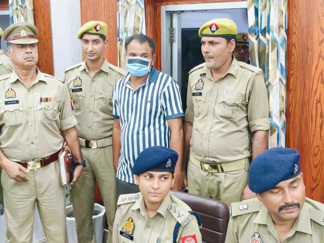 ईंट मारकर घायल करने एवं ईलाज के दौरान मृत्यु हो जाने के अभियोग में प्रकाश में आये अभियुक्त को <nis:link nis:type=tag nis:id=एसपीˍरामपुर nis:value=एसपीˍरामपुर nis:enabled=true nis:link/> के निर्देशन में थाना शाहबाद <nis:link nis:type=tag nis:id=rampurpolice nis:value=RampurPolice nis:enabled=true nis:link/> द्वारा किया गया गिरफ्तार ।
<nis:link nis:type=tag nis:id=uppolice nis:value=UPPolice nis:enabled=true nis:link/> https://t.co/96efcjgid9