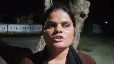 सीएचसी सराय खालिश में नवजात की मौत से मचा हड़कंप
परिजनों ने एएनएम व निजी दाई पर रिश्वत और लापरवाही का लगाया आरोप
सीएमओ ने दिए निष्पक्ष जांच के आदेश, पुलिस को भी सौंपी गई तहरीर
✒️रिपोर्ट अमर केसरवानी
फतेहपुर (उत्तर प्रदेश)। जनपद के असोथर क्षेत्र स्थित सामुदायिक स्वास्थ्य केंद्र (सीएचसी) सराय खालिश में प्रसव के बाद एक नवजात की मौत के मामले ने स्वास्थ्य विभाग की कार्यप्रणाली पर सवाल खड़े कर दिए हैं। पीड़ित परिवार ने एएनएम और एक निजी दाई पर रुपये लेने, उपचार में लापरवाही तथा समय पर जिला अस्पताल रेफर न करने का आरोप लगाया है। वहीं स्वास्थ्य विभाग ने मामले की जांच शुरू कर दी है। एएनएम ने सभी आरोपों से इनकार किया है।
असोथर/फतेहपुर। सामुदायिक स्वास्थ्य केंद्र (सीएचसी) सराय खालिश में प्रसव के बाद नवजात की मौत से रविवार देर शाम अस्पताल परिसर में हंगामा मच गया। आक्रोशित परिजनों ने स्वास्थ्यकर्मियों पर गंभीर आरोप लगाते हुए निष्पक्ष जांच और कठोर कार्रवाई की मांग की।
जानकारी के अनुसार, नगर पंचायत असोथर के प्रताप नगर झाल निवासी अर्पित अपनी 25 वर्षीय पत्नी संयोगिता को रविवार सुबह प्रसव पीड़ा होने पर सीएचसी सराय खालिश लेकर पहुंचे थे। दोपहर लगभग दो बजे प्रसव कराया गया, लेकिन कुछ समय बाद नवजात की हालत बिगड़ गई। परिजनों का आरोप है कि समय रहते उचित उपचार नहीं दिया गया और जिला अस्पताल रेफर करने में भी अनावश्यक देरी की गई। जिला अस्पताल पहुंचने पर चिकित्सकों ने नवजात को मृत घोषित कर दिया।
मृतक नवजात के पिता अर्पित ने आरोप लगाया कि एएनएम मोनिका सिंह ने प्रसव के नाम पर 2,100 रुपये तथा एक निजी दाई ने 1,100 रुपये की मांग की। उनका कहना है कि रुपये तत्काल न दे पाने के कारण स्वास्थ्यकर्मियों ने लापरवाही बरती। उन्होंने दावा किया कि रुपये लेने से संबंधित वीडियो उनके पास मौजूद हैं, जिन्हें उन्होंने मुख्य चिकित्सा अधिकारी (सीएमओ) को उपलब्ध कराने की बात कही है।
दूसरी ओर, एएनएम मोनिका सिंह ने सभी आरोपों को निराधार बताया। उनका कहना है कि प्रसव सामान्य प्रक्रिया से कराया गया था और नवजात की तबीयत बिगड़ते ही उसे तत्काल जिला अस्पताल रेफर किया गया। उन्होंने यह भी कहा कि किसी प्रकार की धनराशि नहीं मांगी गई, बल्कि परिजनों ने स्वेच्छा से खुशी में कुछ रुपये दिए थे।
घटना की सूचना मिलने पर डायल-112 पुलिस मौके पर पहुंची और स्थिति को नियंत्रित किया। इस दौरान स्थानीय लोगों ने सीएचसी में स्थायी महिला चिकित्सक की नियुक्ति न होने पर भी सवाल उठाए और कहा कि विशेषज्ञ चिकित्सक की कमी के कारण प्रसूताओं को समय पर बेहतर उपचार नहीं मिल पाता।
मुख्य चिकित्सा अधिकारी (सीएमओ) उदयभान सिंह ने कहा कि पूरे मामले की निष्पक्ष जांच कराई जाएगी। यदि जांच में किसी भी स्वास्थ्यकर्मी की लापरवाही या अनियमितता सामने आती है तो नियमानुसार कठोर कार्रवाई की जाएगी। पुलिस को भी मामले में तहरीर दी गई है और जांच जारी है।
> महत्वपूर्ण अस्वीकरण: इस समाचार में लगाए गए रिश्वत और लापरवाही संबंधी आरोप शिकायतकर्ता के दावों पर आधारित हैं। एएनएम ने इन आरोपों से इनकार किया है। मामले की वास्तविक स्थिति जांच पूरी होने के बाद ही स्पष्ट होगी।
स्वास्थ्य संस्थानों में पारदर्शिता, जवाबदेही और समय पर उपचार मरीजों का मूल अधिकार है। ऐसे मामलों में निष्पक्ष जांच न केवल पीड़ित परिवार को न्याय दिलाने के लिए आवश्यक है, बल्कि सरकारी स्वास्थ्य सेवाओं पर जनता का विश्वास बनाए रखने के लिए भी महत्वपूर्ण है। अब सभी की निगाहें जांच रिपोर्ट और प्रशासन की आगामी कार्रवाई पर टिकी हैं।
🟥 एनडी न्यूज़ एवं दैनिक निष्पक्ष धारा स्वास्थ्य विभाग से अनुरोध करता है कि मामले की निष्पक्ष, पारदर्शी एवं समयबद्ध जांच कराई जाए। यदि किसी भी स्तर पर लापरवाही या अवैध धन उगाही की पुष्टि होती है तो दोषियों के विरुद्ध कठोर कार्रवाई की जाए। साथ ही सभी सरकारी स्वास्थ्य केंद्रों पर पर्याप्त चिकित्सक, प्रशिक्षित स्टाफ और आवश्यक संसाधनों की उपलब्धता सुनिश्चित की जाए ताकि भविष्य में ऐसी दुखद घटनाओं की पुनरावृत्ति न हो।
जनहित में सुझाव
सरकारी अस्पतालों में किसी भी प्रकार की अवैध धन मांगने की शिकायत तुरंत सीएमओ या संबंधित अधिकारियों को दें।
प्रसव एवं आपातकालीन सेवाओं में देरी होने पर तत्काल उच्च अधिकारियों को सूचित करें।
उपचार से संबंधित सभी दस्तावेज एवं साक्ष्य सुरक्षित रखें।
अफवाहों के बजाय आधिकारिक जांच रिपोर्ट का इंतजार करें।
स्वास्थ्य सेवाओं में पारदर्शिता और जवाबदेही सुनिश्चित करने में नागरिक भी सक्रिय सहयोग करें।
👇👇👇
#NDNews #दैनिकनिष्पक्षधारा #Fatehpur #Asothar #CHC #HealthDepartment #CMOFatehpur #MedicalNegligence #UPHealth #BreakingNews #JusticeForNewborn #FatehpurNews
👇👇👇👇
@dgpup
@RSSorg
@UPGovt
@wpl1090
@RSSgeet
@Uppolice
@MIB_India
@PMOIndia
@HMOIndia
@abmanglik
@VHPDigital
@igrangealld
@myogioffice
@InfoDeptUP
@dmfatehpur
@sdmsadarftp
@CMOfficeUP
@CMOUP_RC
@UPPRD1948
@ChiefSecyUP
@ChiefSecyUP
@MahantYogiG
@FatehpurSdm
@fatehpurpolice
@BajrangDalOrg
@rashtrapatibhvn
@UPMahilaKalyan
@112UttarPradesh
@myogiadityanath
@CommissionerPrg
@ADGZonPrayagraj
@brajeshpathakup
@MoHFW_INDIA
@UPGovtHealth
👇👇👇
🟥 ND NEWS | दैनिक निष्पक्ष धारा
मुख्य संपादक / संस्थापक: राजन सिंह हाड़ा
सह-संपादक: शालिनी सिंह भदौरिया
✒️ रिपोर्ट: सहयोगी शिवा गुप्ता के साथ जिला ब्यूरो अजय श्रीवास्तव
📍 कार्यालय-3: U158, हीरा स्वीट्स के पास, विकास मार्ग, लक्ष्मी नगर, पूर्वी दिल्ली, पिन कोड – 110092 (NCR)
📍 कार्यालय-2: विधानसभा रोड, बर्लिंगटन चौराहा, लखनऊ 226001 (UP)
📍 कार्यालय-1: 1/1 अटल बिहारी चौराहा, नियर बर्मा चौराहा, फतेहपुर 212601 (UP)
📅 दिनांक: 20 जुलाई 2026
📆 दिन: सोमवार
📧 Email: ndnewschannel@gmail.com
📞 मोबाइल: 9696119696