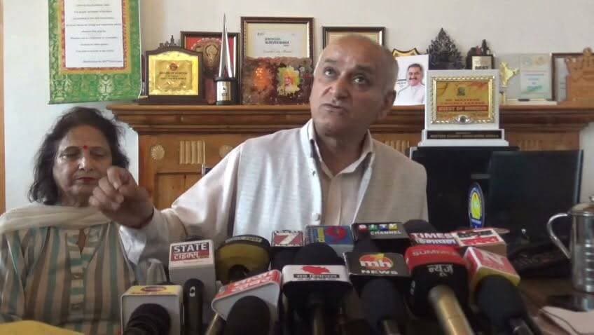 तहबाजारी विवाद, मेयर बोले हमारा किसी को उजाड़ने का मकसद नहीं👇
#तहबाजारीविवाद #Shimla #ShimlaMayor #नगरनिगमशिमला #HimachalNews #ShimlaNews #NewsUpdate #BreakingNews #NewsHimachalNow