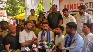 🚨 Jंतर-मंतर LIVE | सांसद चंद्रशेखर आज़ाद का बड़ा बयान!
दिल्ली के जंतर-मंतर से आज़ाद समाज पार्टी (ASP) के सांसद चंद्रशेखर आज़ाद ने मीडिया से बातचीत में आंदोलन, छात्रों के मुद्दों और सरकार की जवाबदेही को लेकर अपनी बात रखी। हाल के विरोध प्रदर्शनों में उन्होंने प्रदर्शनकारियों के समर्थन में भी अपना पक्ष रखा।
🎥 पूरा बयान सुनिए और खुद तय कीजिए—क्या उठाए गए सवालों का जवाब मिलना चाहिए?
💬 आपकी राय क्या है?
✅ हाँ
❌ नहीं
🤔 अपनी राय कमेंट में ज़रूर लिखें।
📲 ऐसी ही बेबाक और ज़मीनी खबरों के लिए भोजपुरिया माटी न्यूज़ बिहार - झारखंड को फॉलो करें और इस पोस्ट को ज़्यादा से ज़्यादा शेयर करें।
#JantarMantar #ChandrashekharAzad #DelhiProtest #BreakingNews #LiveUpdate #ASP #PoliticalNews #IndiaNews #tips #ViralNews Pawan Singh Tej Pratap Yadav @topfans Bhojpuriya Mati News Bihar Jharkhand