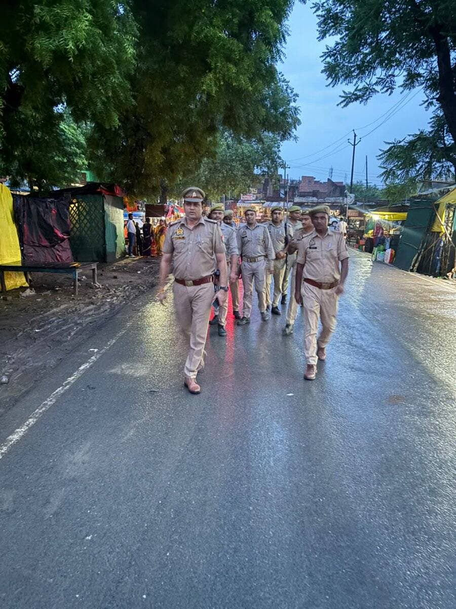 <nis:link nis:type=tag nis:id=etawahpolice nis:value=Etawahpolice nis:enabled=true nis:link/>
<nis:link nis:type=tag nis:id=footpatrolling nis:value=Footpatrolling nis:enabled=true nis:link/>
⏭️SSP इटावा @BrijeshS_211 के निर्देशन में थाना बढ़पुरा पुलिस द्वारा थाना क्षेत्रान्तर्गत शांति व्यवस्था के दृष्टिगत सुरक्षा, शांति, सौहार्द व कानून-व्यवस्था बनाए रखने हेतु प्रमुख बाजारों व मुख्य मार्गो पर पैदल गश्त की गई। https://t.co/l9lSkQhm41