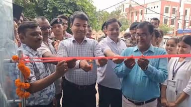 🚑 रोहतास के लिए बड़ी सौगात! 🏥
अब सासाराम सदर अस्पताल स्थित मॉडल हॉस्पिटल में आपातकालीन (Emergency) सेवाओं की शुरुआत हो गई है। इस महत्वपूर्ण सेवा का शुभारंभ जिलाधिकारी दीपक कुमार मिश्र एवं उप विकास आयुक्त विजय कुमार पाण्डेय ने किया।
इस नई सुविधा से अब गंभीर मरीजों को त्वरित और बेहतर इलाज मिल सकेगा। समय पर उपचार मिलने से कई मरीजों की जान बचाने में मदद मिलेगी। यह स्वास्थ्य सेवाओं को मजबूत करने की दिशा में एक महत्वपूर्ण कदम है।
स्वस्थ रोहतास, सशक्त रोहतास। 💙
#Sasaram #Rohtas #ModelHospital #EmergencyService #Healthcare #Bihar #SadarHospital #PublicHealth
