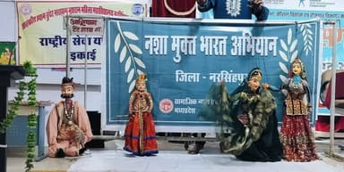 कलेक्टर श्रीमती रजनी सिंह के निर्देशन में जिले में संचालित “नशे से दूरी है जरूरी 2.0" अभियान के तहत सोमवार को शासकीय महिला महाविद्यालय, युवा संगम, नेहरू स्कूल एवं उत्कृष्ट स्कूल में जागरूकता कार्यक्रमों का आयोजन किया गया।
RM: https://t.co/iwbmfxL3Jx
#Narsinghpur https://t.co/Tt6nz9BdUk