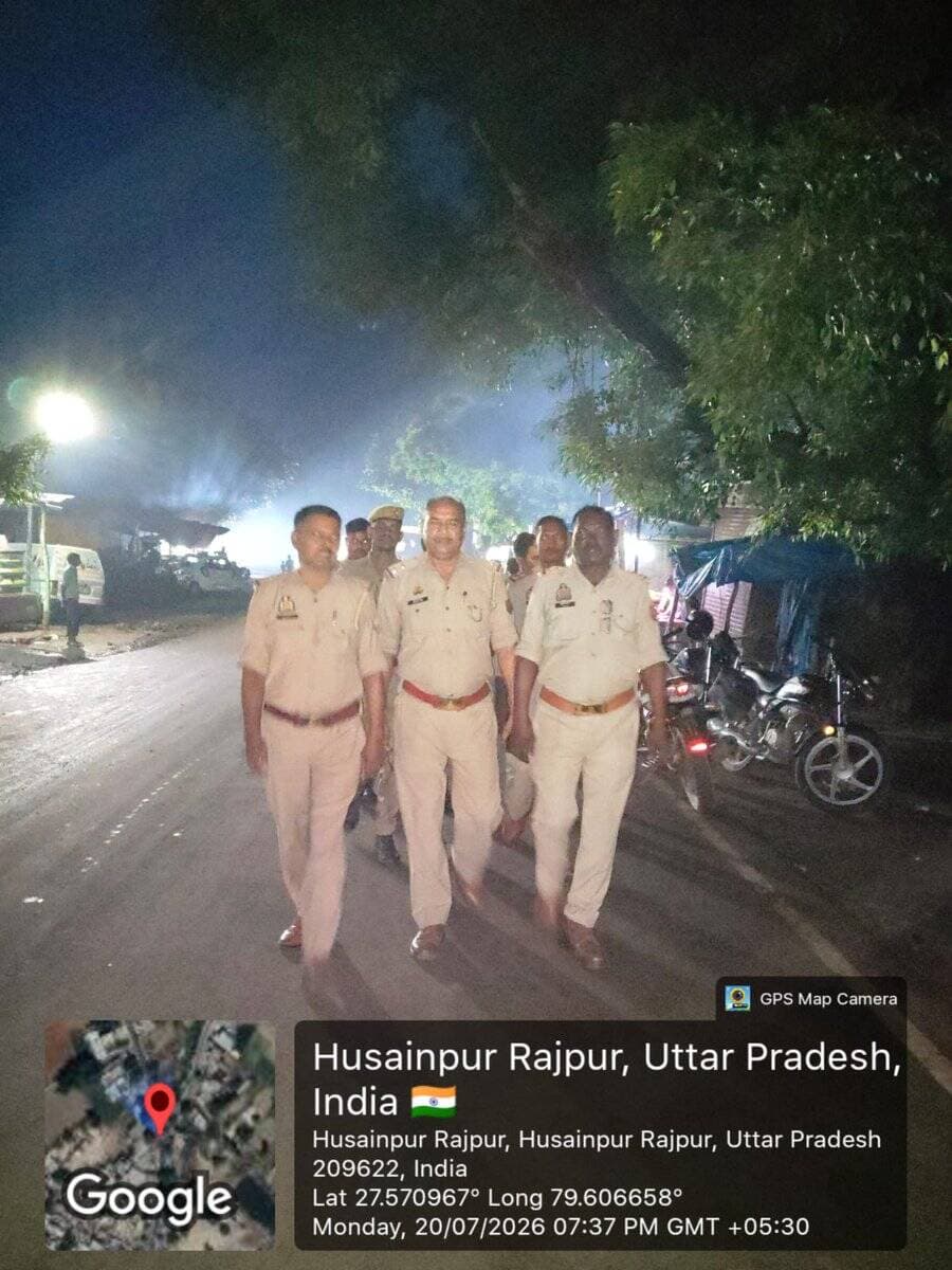 पुलिस अधीक्षक जनपद फतेहगढ़ के निर्देशन में थाना अमृतपुर पुलिस द्वारा थाना क्षेत्रान्तर्गत शांति व्यवस्था के दृष्टिगत सुरक्षा, शांति, सौहार्द व कानून-व्यवस्था बनाए रखने हेतु प्रमुख बाजारों व मुख्य मार्गो पर पैदल गश्त की गई। <nis:link nis:type=tag nis:id=fatehgarhpolice nis:value=FatehgarhPolice nis:enabled=true nis:link/> https://t.co/QTD44eyDRE