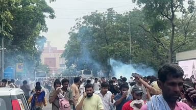 संसद के सामने युवाओं पर आँसू गैस छोड़ना बंद कीजिए।
सरकार दमन नहीं, संवाद का रास्ता चुने।
#StudentsProtest #Sansad
#57news