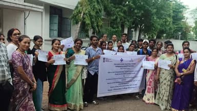 खैरागढ़ स्थित शासकीय पॉलिटेक्निक महाविद्यालय में आज पीएम सूर्यघर योजना (PMSGY) के अंतर्गत आयोजित सोलर दीदी प्रशिक्षण कार्यक्रम सफलतापूर्वक संपन्न हुआ। प्रशिक्षण पूर्ण होने पर सभी प्रतिभागी सोलर दीदी को प्रमाण-पत्र प्रदान किए गए।
#kcgdistt